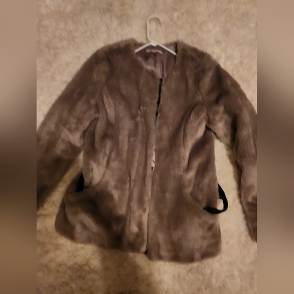 Gap Faux Plush Fur Short Coat size Medium - Picture 8 of 9